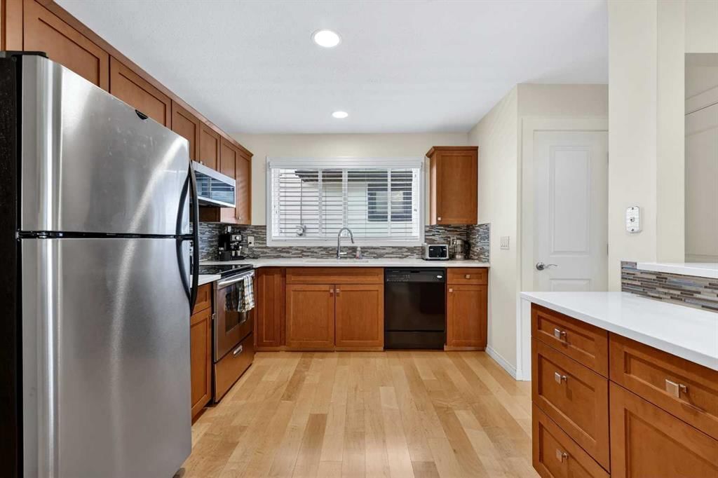 10540 Oakfield Drive SW, Calgary — photo 3 of 50