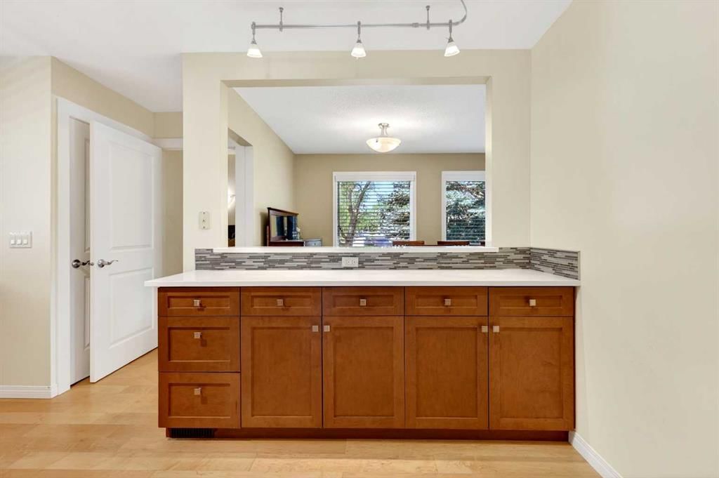 10540 Oakfield Drive SW, Calgary — photo 4 of 50