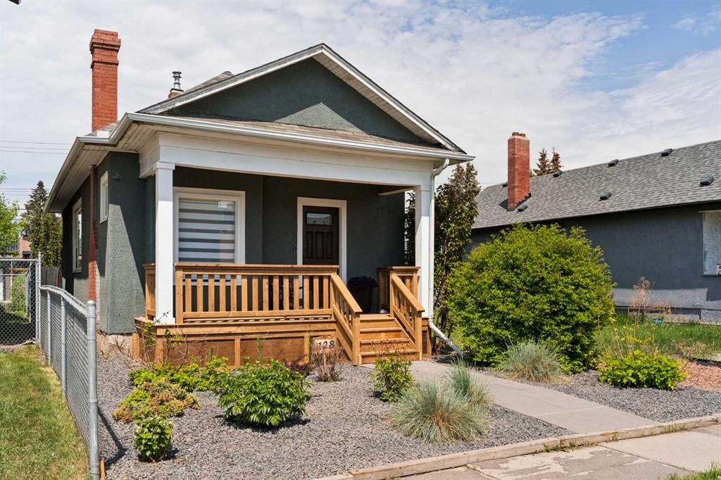 128 18 Avenue NE, Calgary — main listing photo