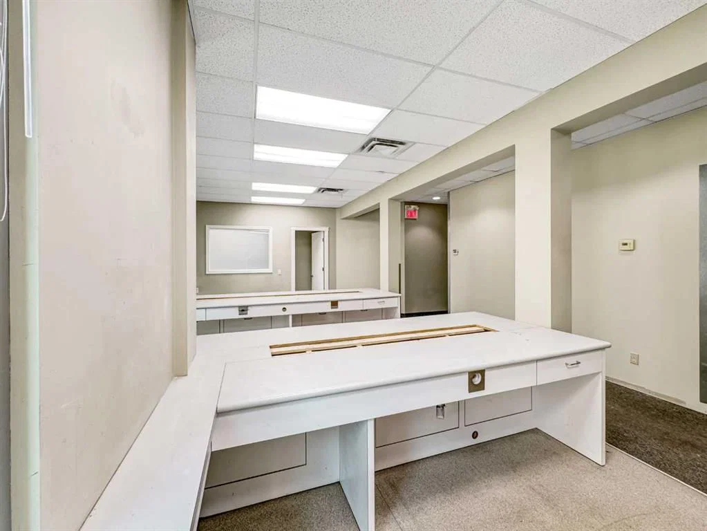 902 9th Avenue SW, Calgary — photo 5 of 6