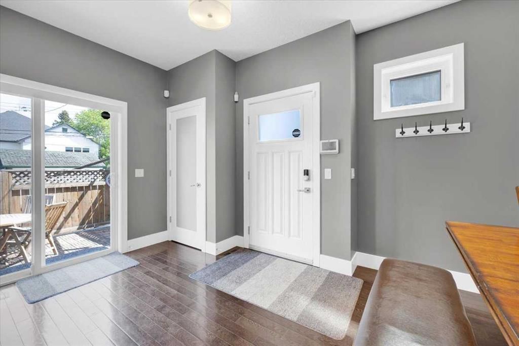 2, 3712 16 Street SW, Calgary — photo 5 of 35