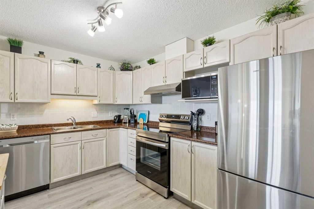 2301, 2000 Sienna Park Green SW, Calgary — photo 2 of 27