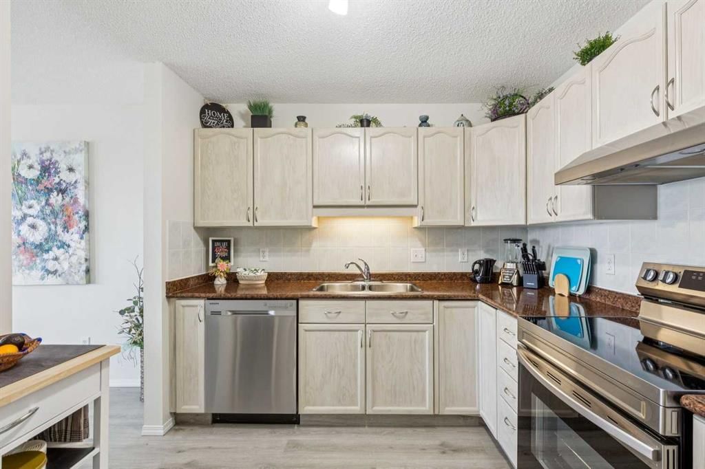 2301, 2000 Sienna Park Green SW, Calgary — photo 3 of 27