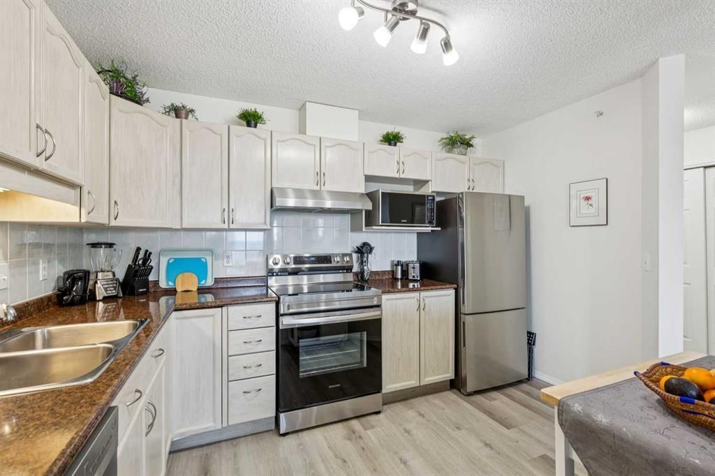 2301, 2000 Sienna Park Green SW, Calgary — photo 4 of 27