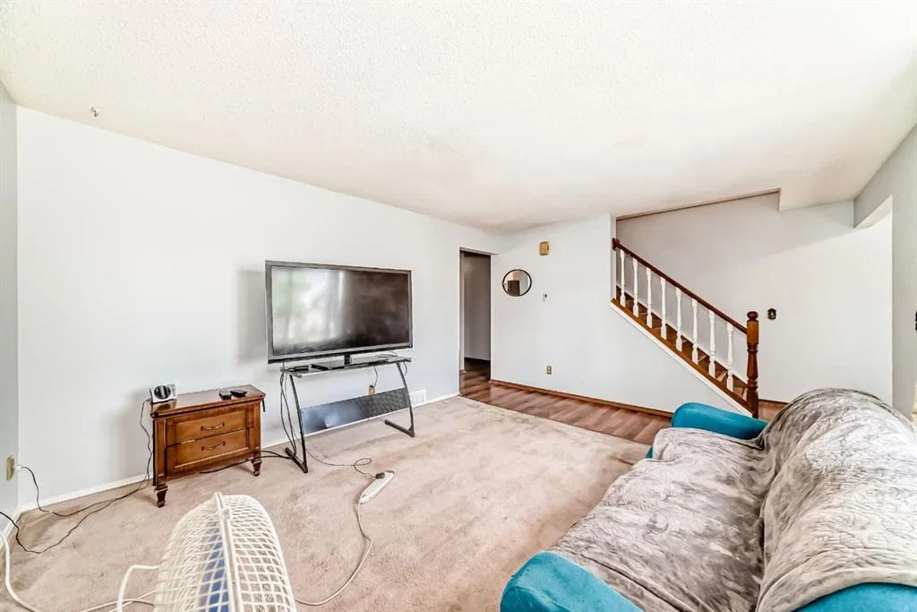 411 Abadan Place NE, Calgary — photo 4 of 32
