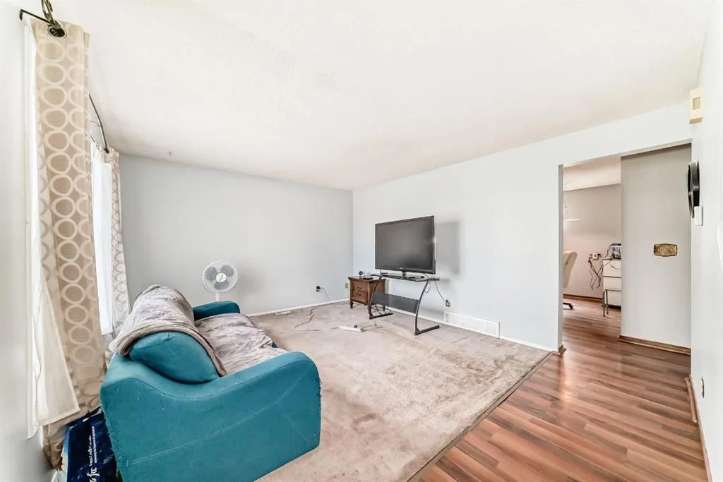 411 Abadan Place NE, Calgary — photo 5 of 32