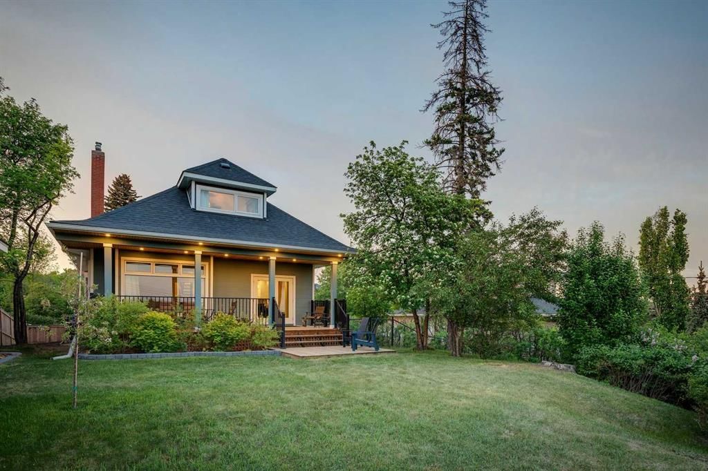 1017 38 Avenue SW, Calgary — photo 4 of 50