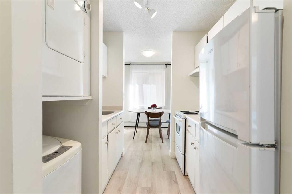 21, 2414 14A Street SW, Calgary — photo 4 of 25