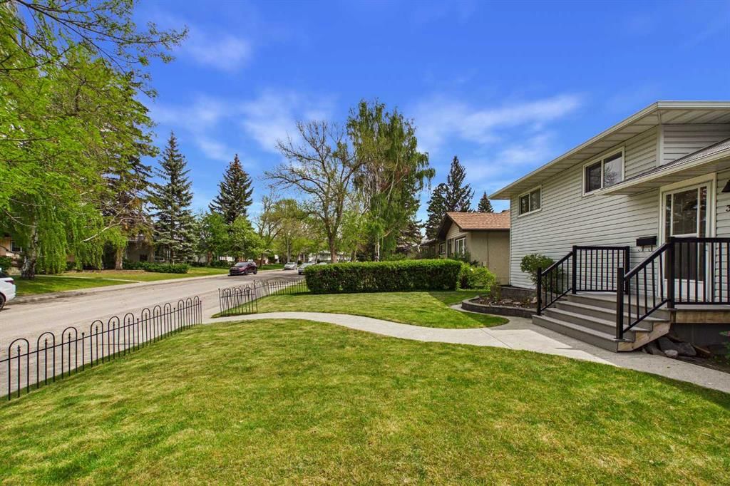 3840 Brooklyn Crescent NW, Calgary — photo 3 of 35