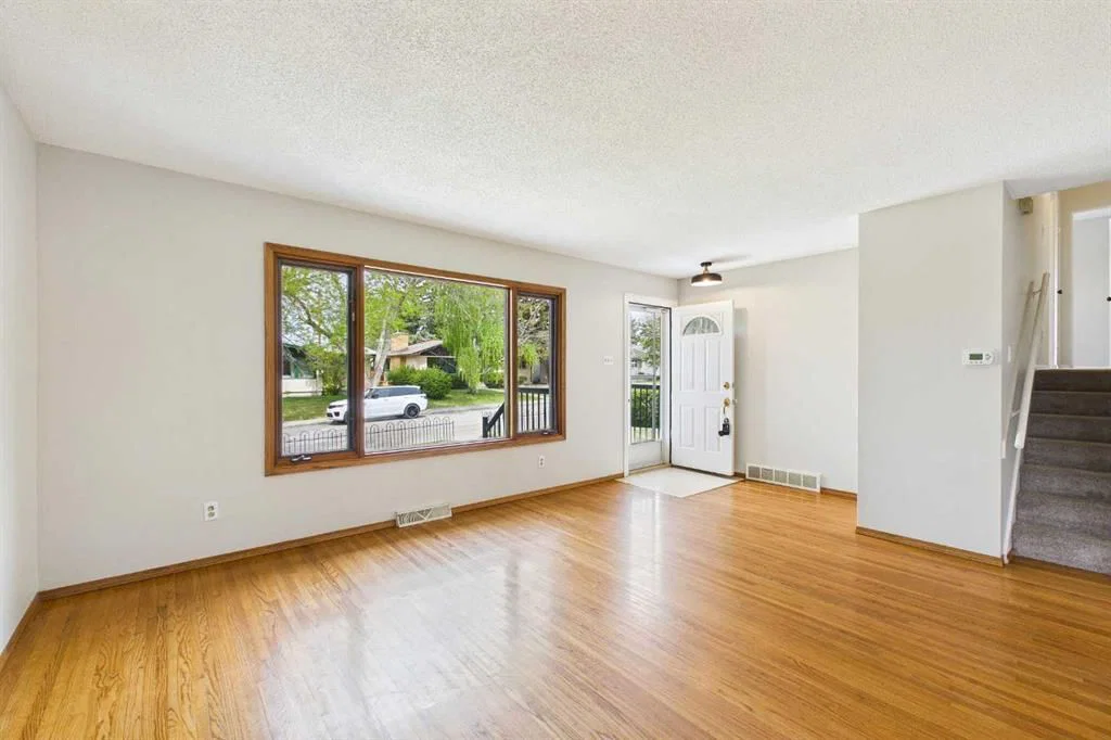 3840 Brooklyn Crescent NW, Calgary — photo 4 of 35