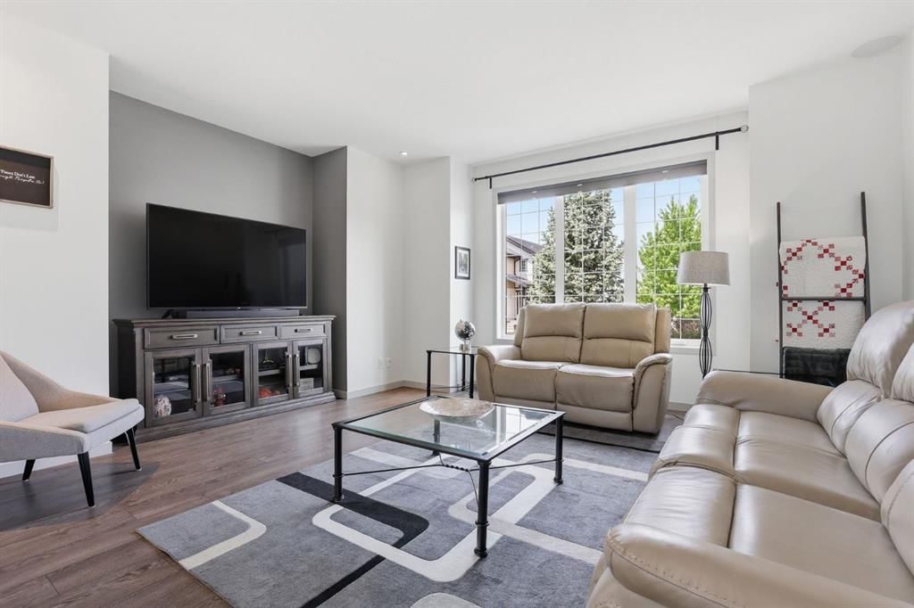 341 Marquis Heights SE, Calgary — photo 3 of 44