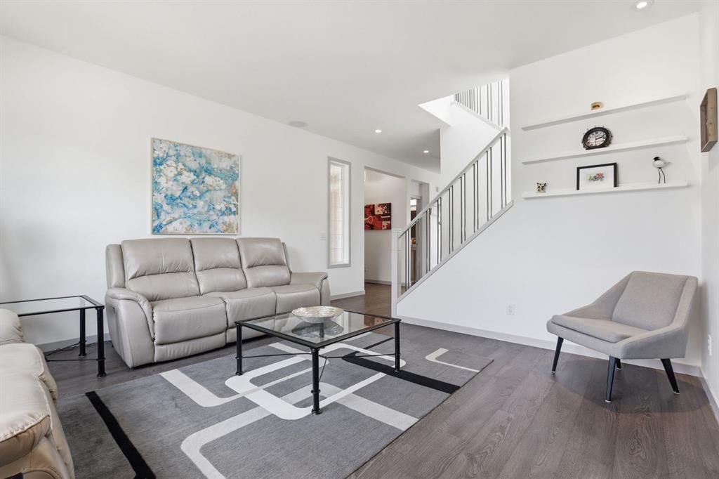341 Marquis Heights SE, Calgary — photo 4 of 44