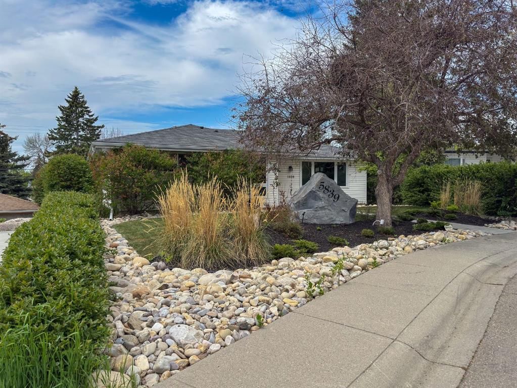 5839 Dalkeith Hill NW, Calgary — main listing photo