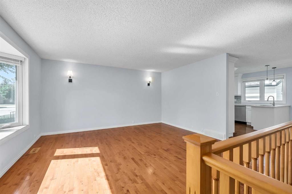7127 18 Street SE, Calgary — photo 5 of 44