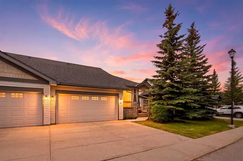 131 Springbank Terrace SW, Calgary — main listing photo