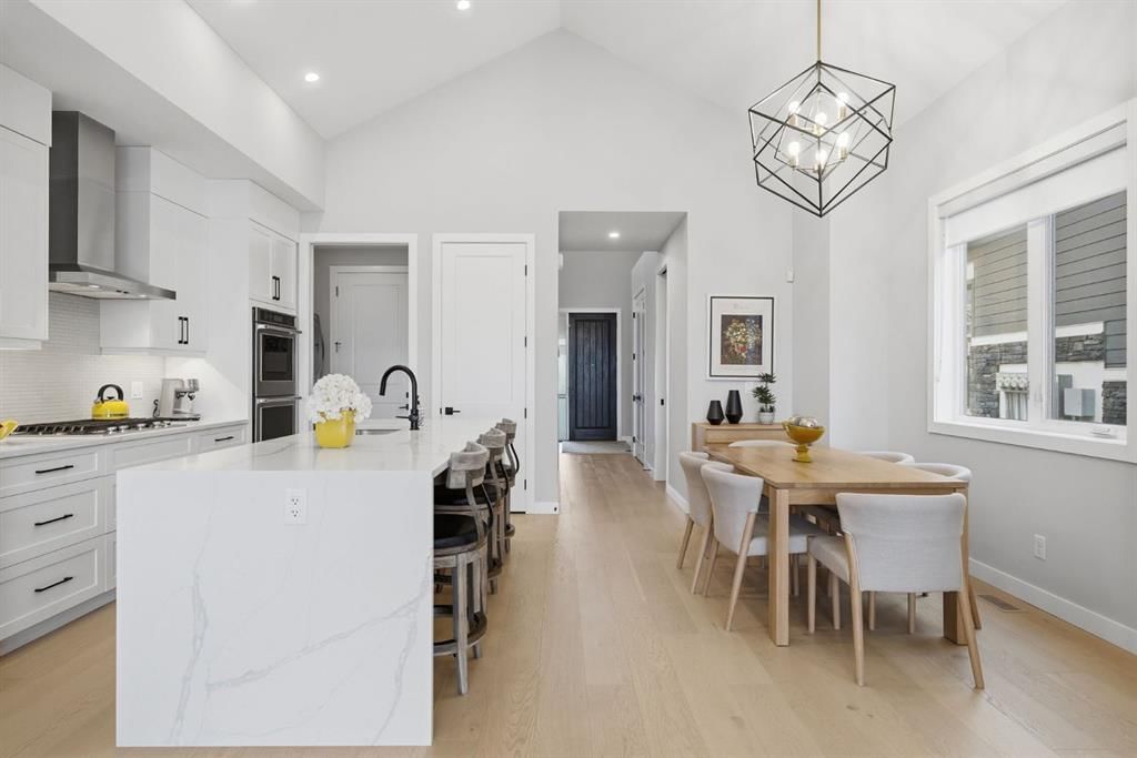 408 Crestridge Common SW, Calgary — photo 2 of 50