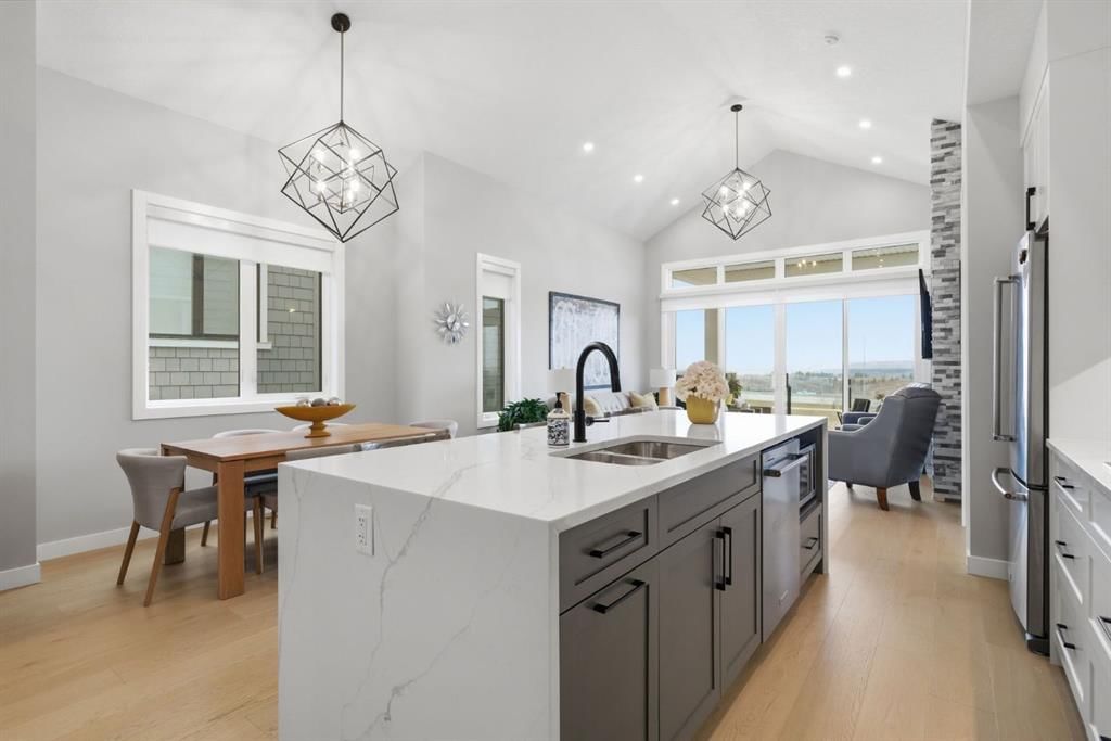 408 Crestridge Common SW, Calgary — photo 4 of 50