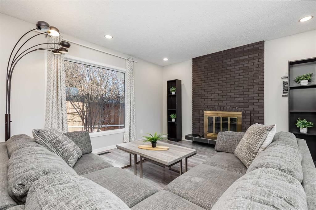 3394 Breton Close NW, Calgary — photo 5 of 46