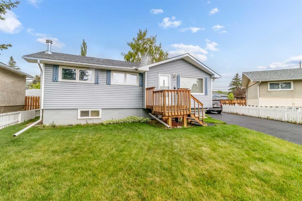 35 Beaupre Crescent, Calgary — photo 2 of 40
