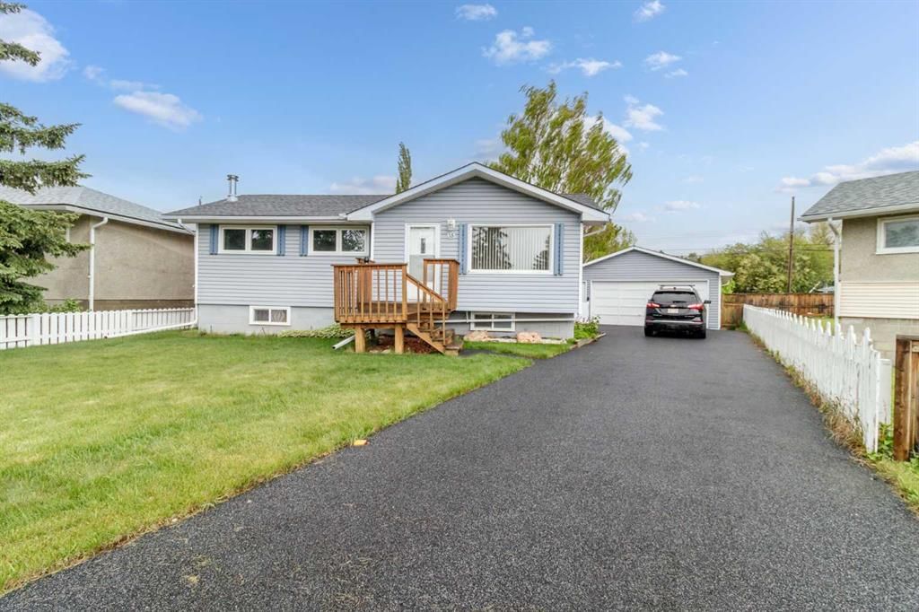 35 Beaupre Crescent, Calgary — photo 4 of 40