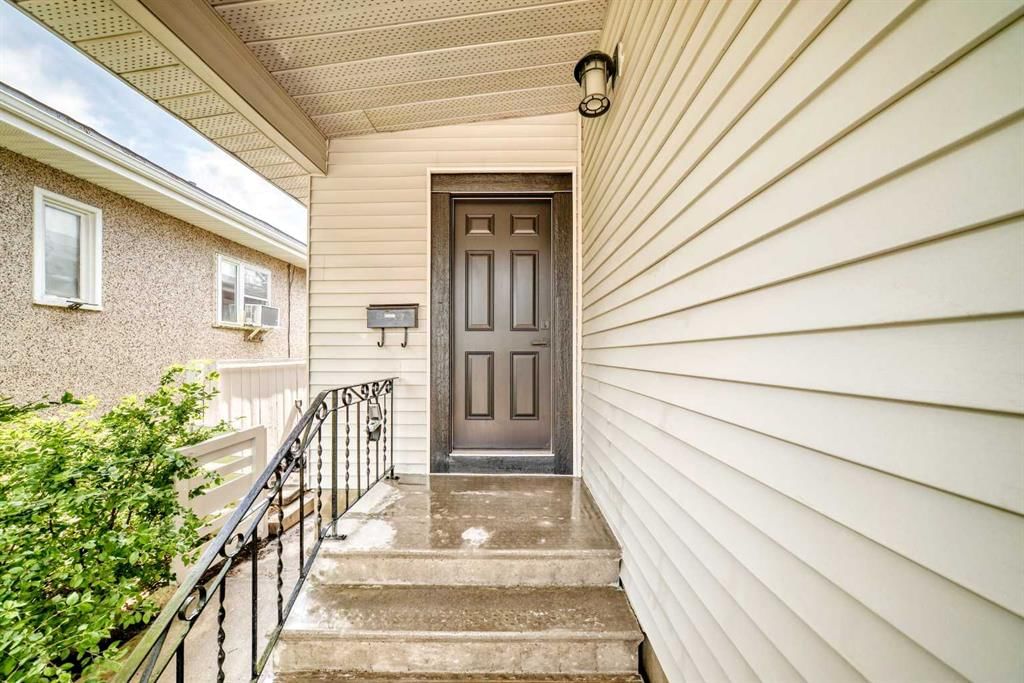 1635 24 Avenue NW, Calgary — photo 2 of 34