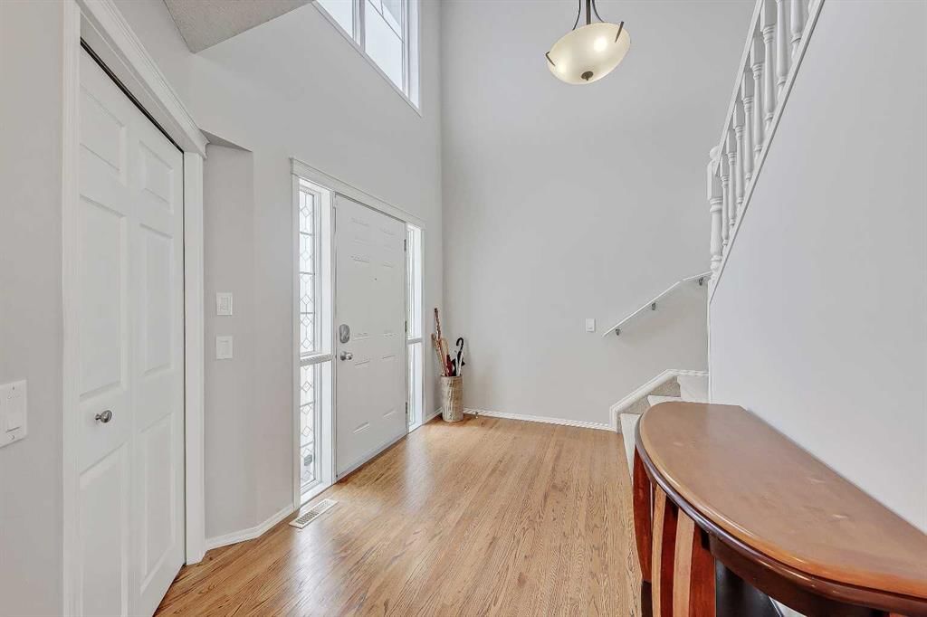 36 Mt Selkirk Close SE, Calgary — photo 2 of 50