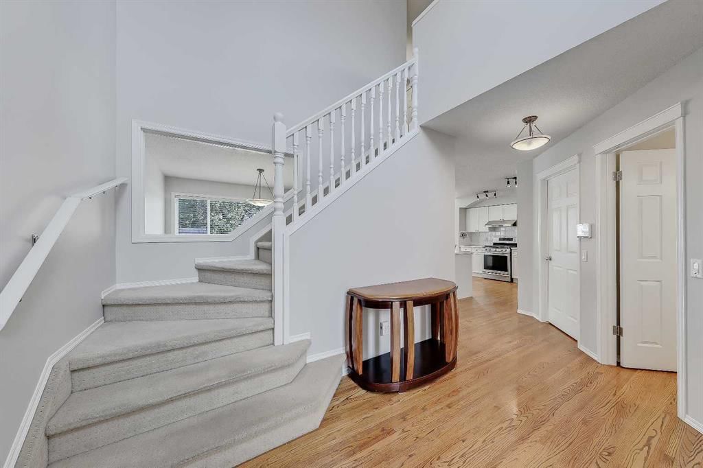 36 Mt Selkirk Close SE, Calgary — photo 3 of 50