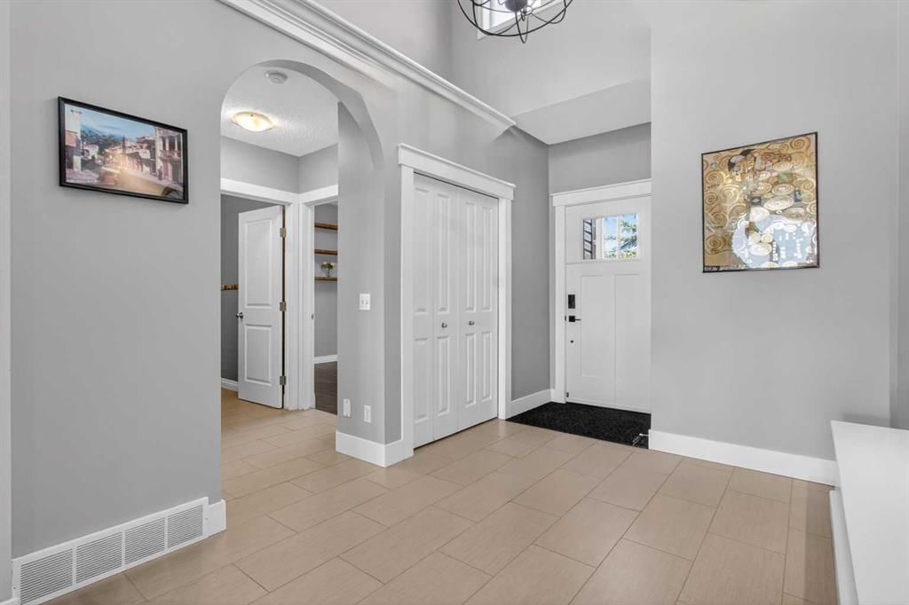 158 Hidden Creek Heights NW, Calgary — photo 4 of 45
