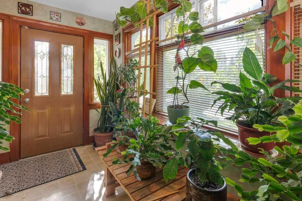 326 8 Avenue NE, Calgary — photo 2 of 36