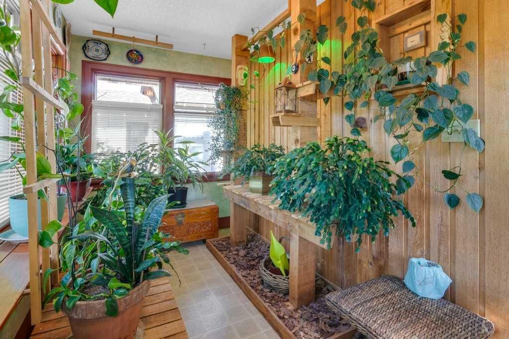 326 8 Avenue NE, Calgary — photo 3 of 36