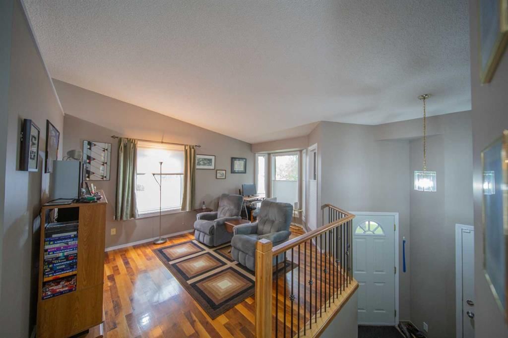 272 Covington Road NE, Calgary — photo 3 of 35