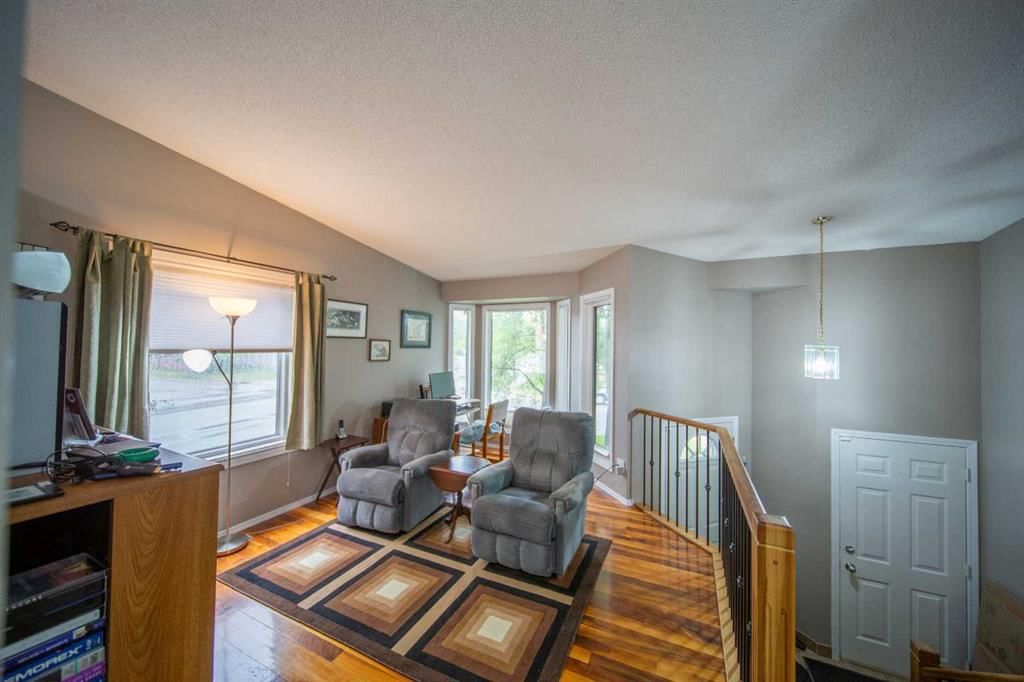 272 Covington Road NE, Calgary — photo 4 of 35