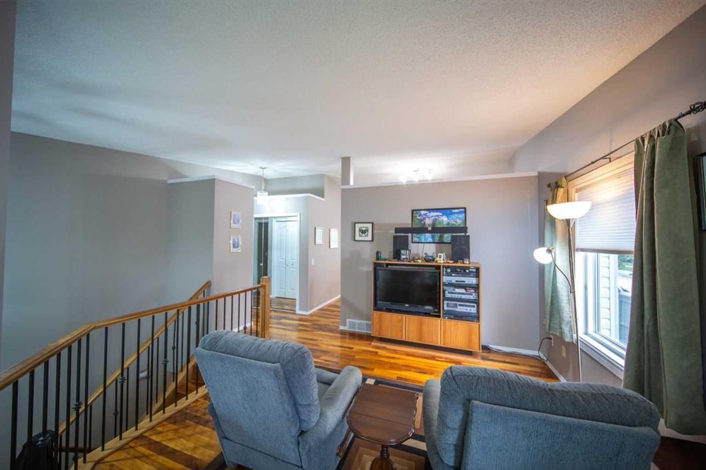 272 Covington Road NE, Calgary — photo 5 of 35