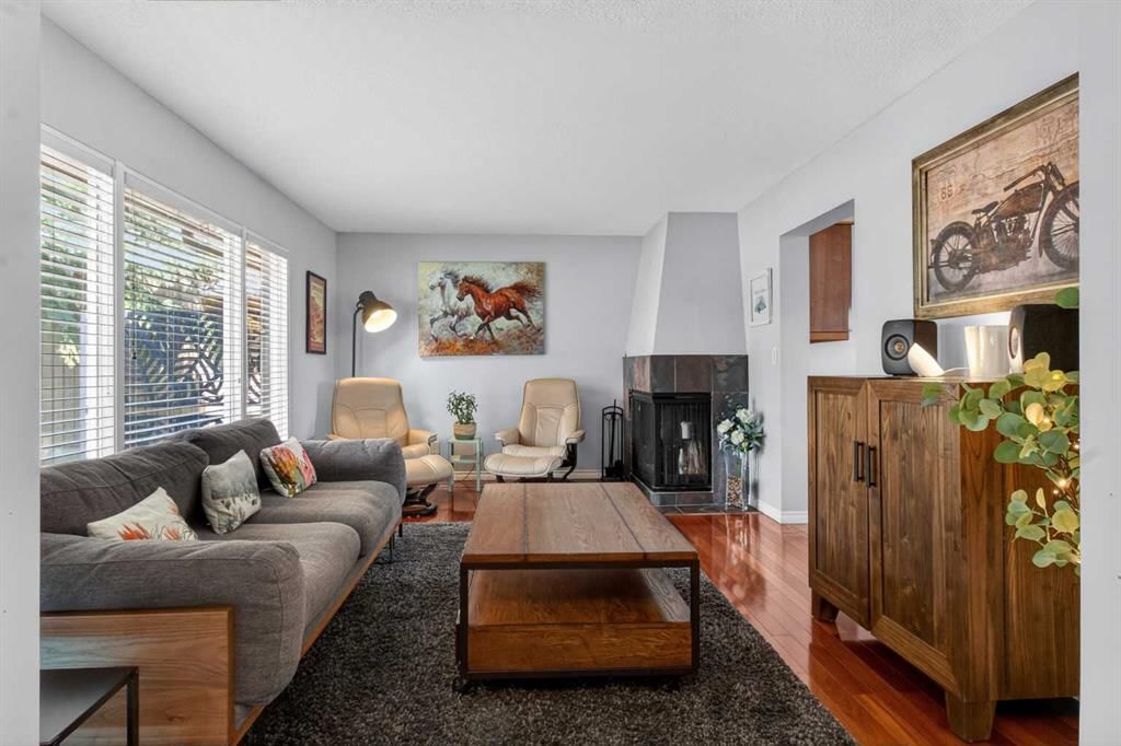 348 Midlake Boulevard SE, Calgary — photo 4 of 41