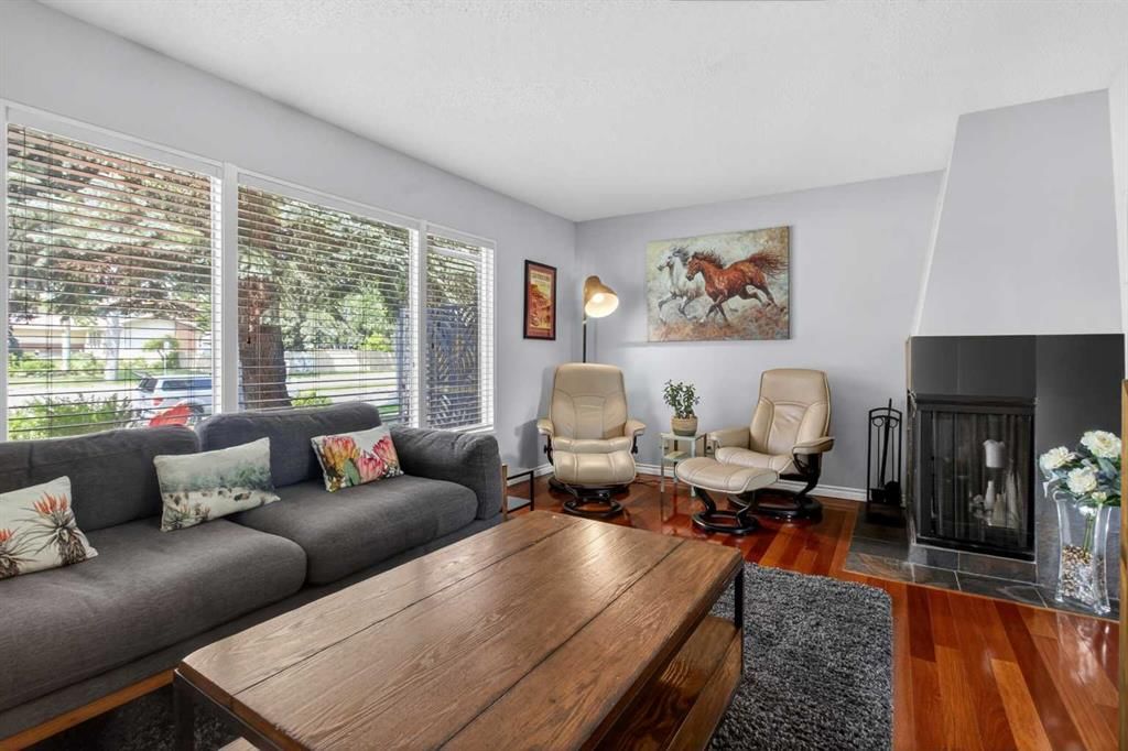 348 Midlake Boulevard SE, Calgary — photo 5 of 41