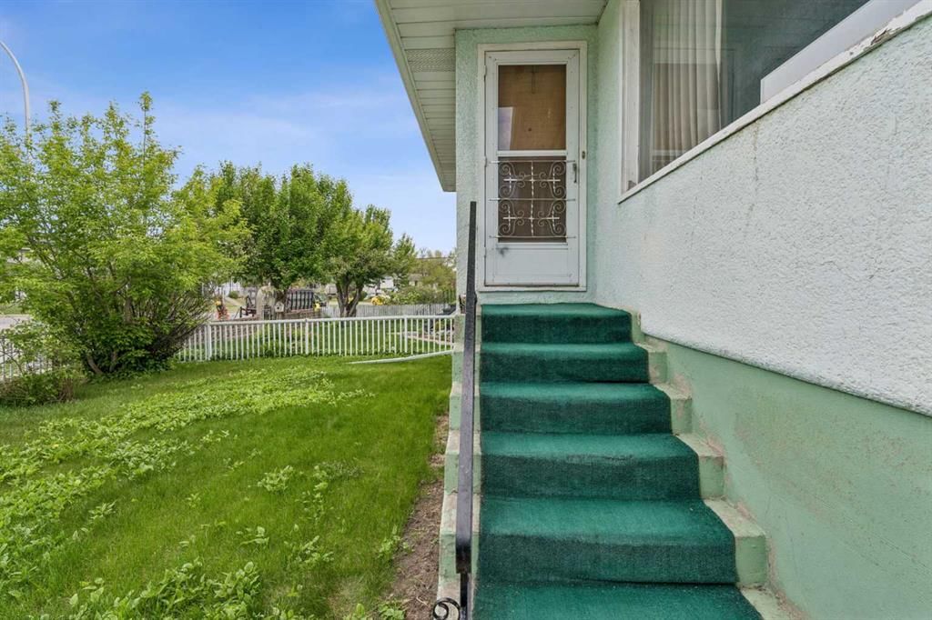 1228 Bantry Street NE, Calgary — photo 2 of 18
