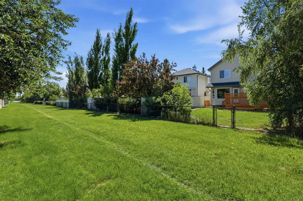 141 Shannon Square SW, Calgary — photo 2 of 45