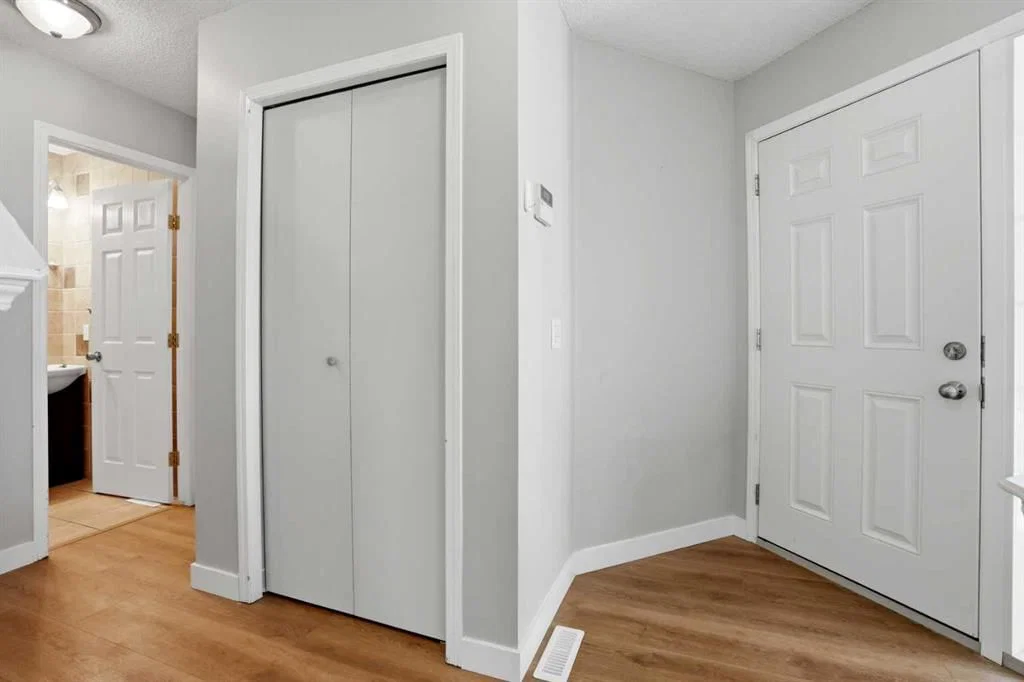 141 Shannon Square SW, Calgary — photo 3 of 45