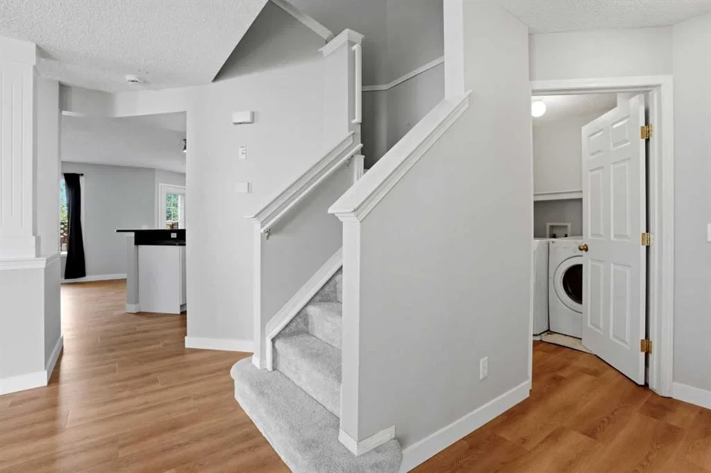 141 Shannon Square SW, Calgary — photo 4 of 45