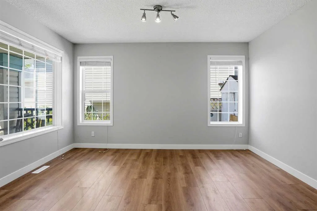 141 Shannon Square SW, Calgary — photo 5 of 45