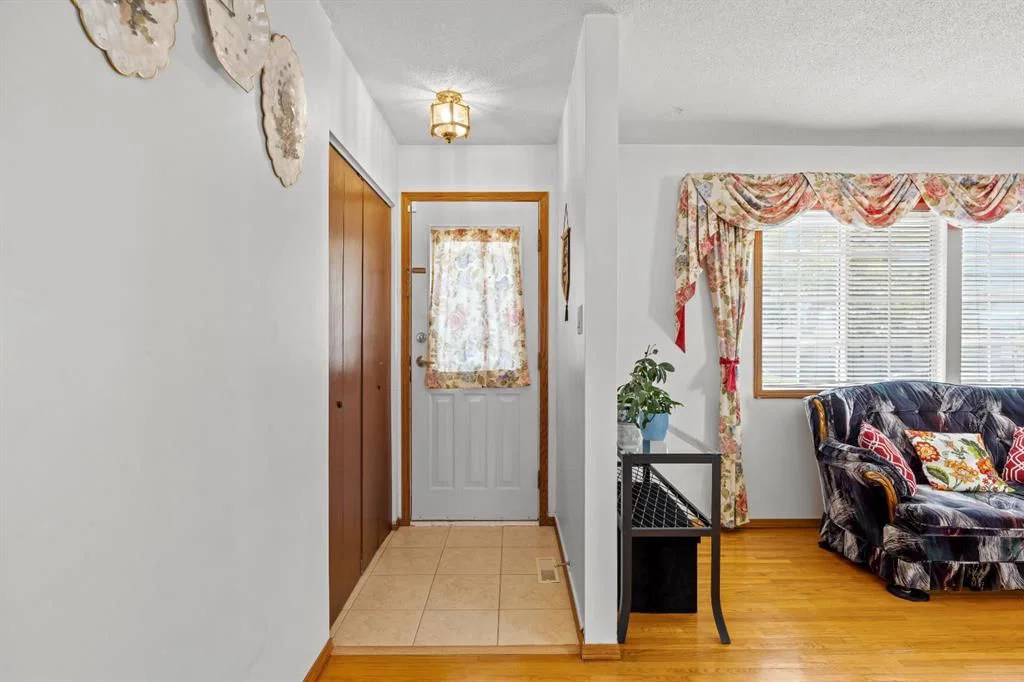 1307 Radisson Drive SE, Calgary — photo 2 of 38