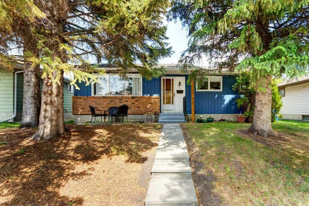 495 Queen Charlotte Road SE, Calgary — main listing photo
