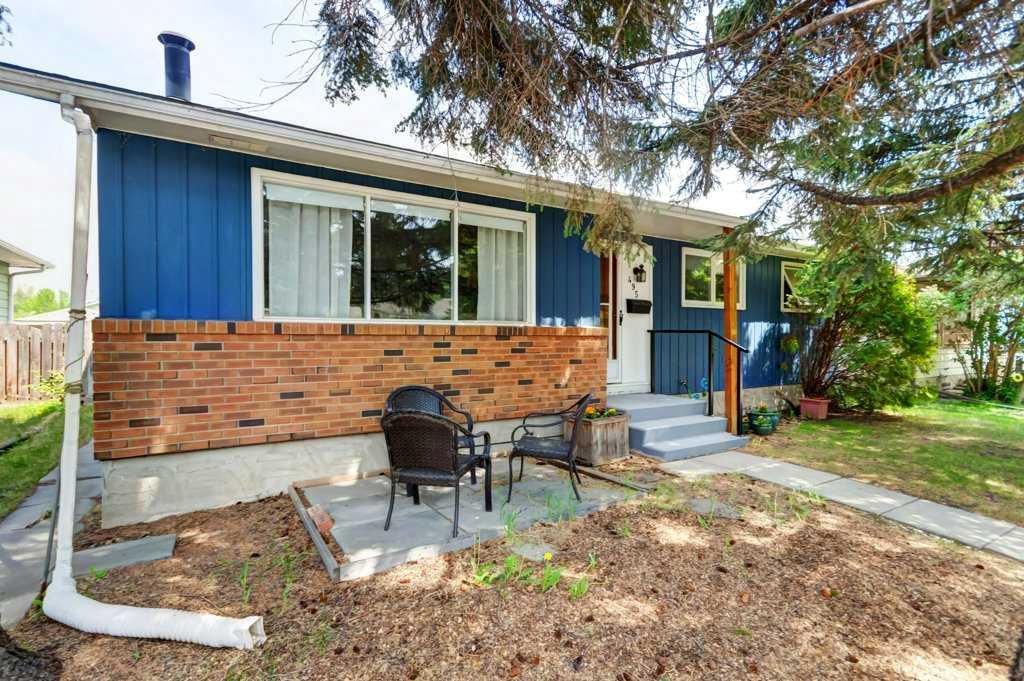 495 Queen Charlotte Road SE, Calgary — photo 2 of 33