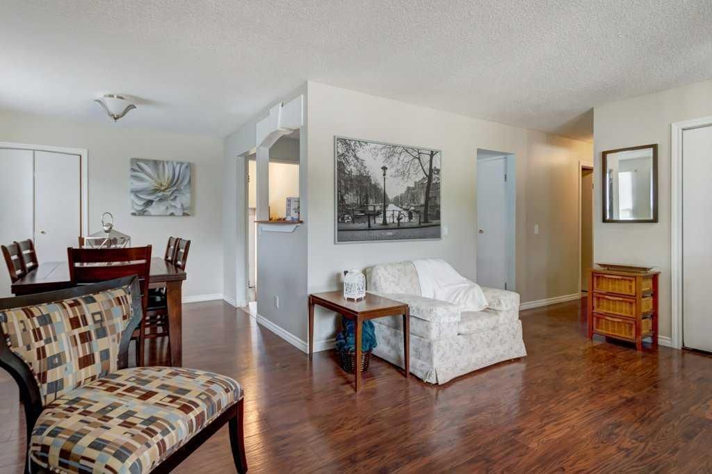 495 Queen Charlotte Road SE, Calgary — photo 5 of 33