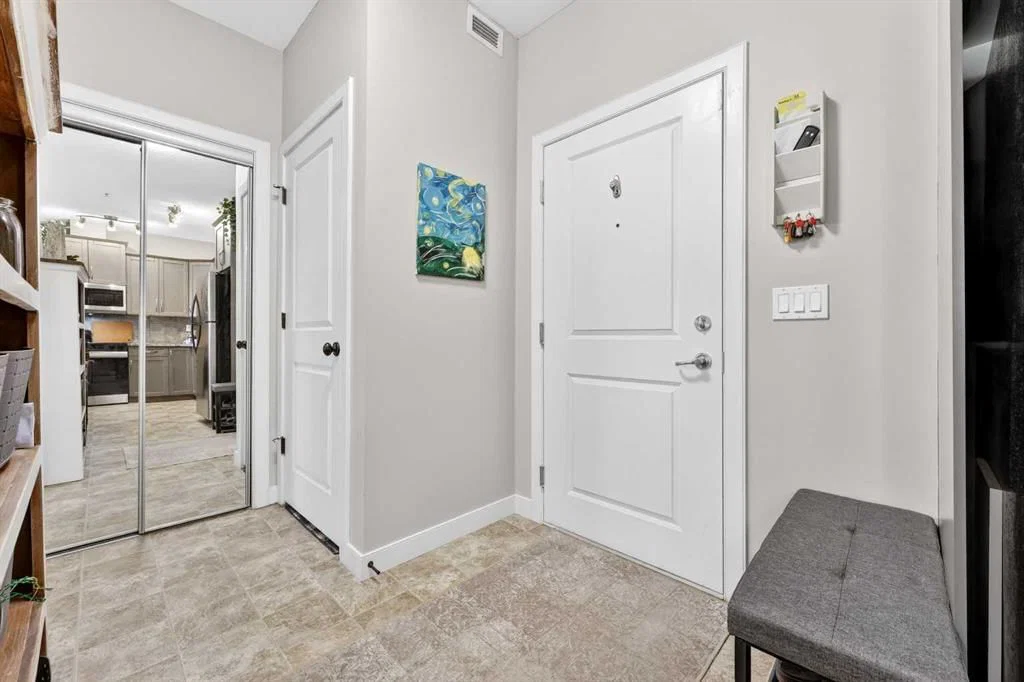 216, 35 Aspenmont Heights SW, Calgary — photo 4 of 37