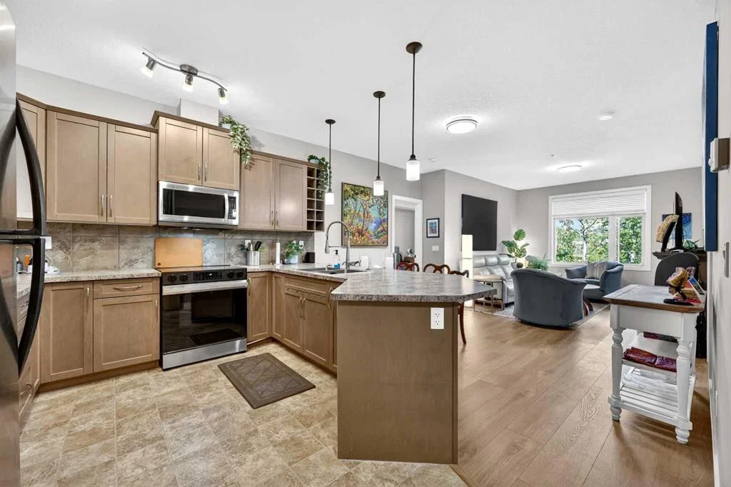 216, 35 Aspenmont Heights SW, Calgary — photo 5 of 37