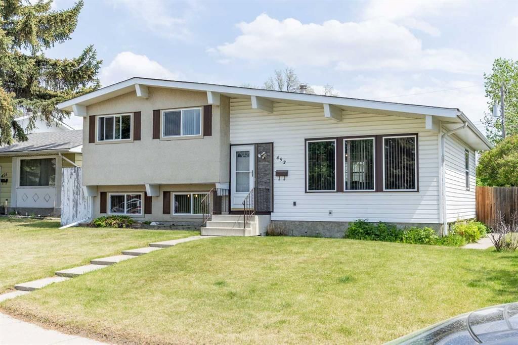 452 Manora Way NE, Calgary — photo 3 of 44