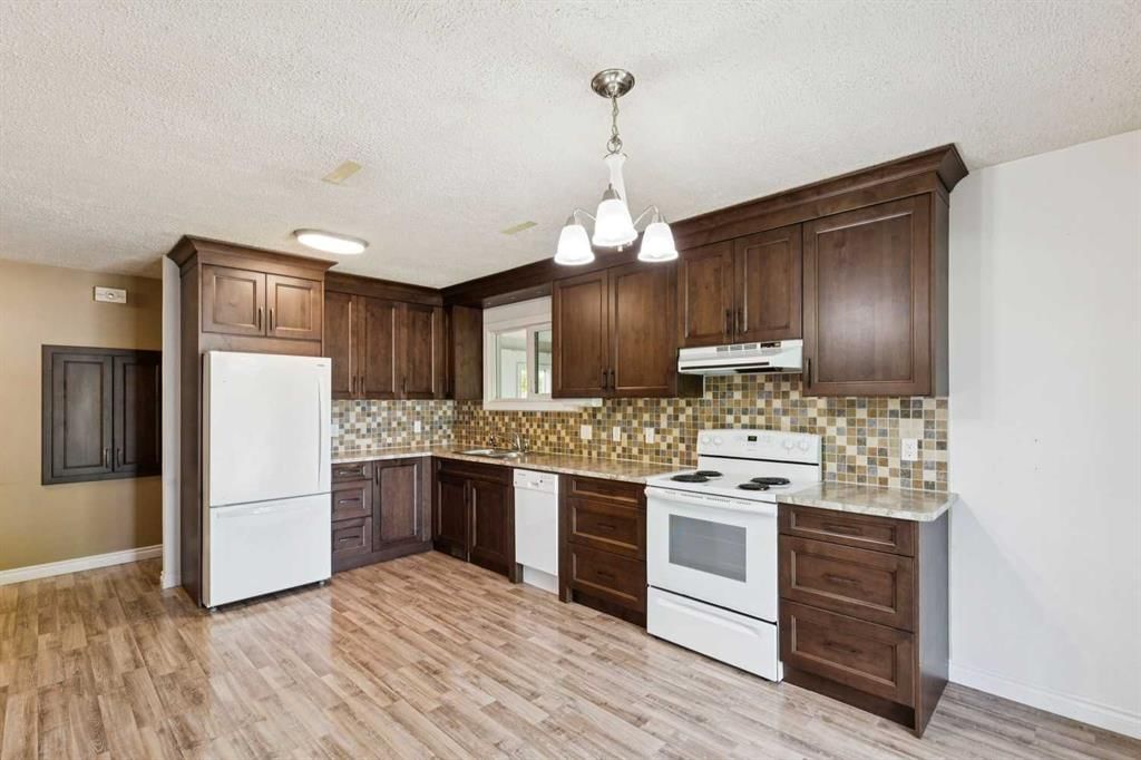 918 38 Street SE, Calgary — photo 3 of 29