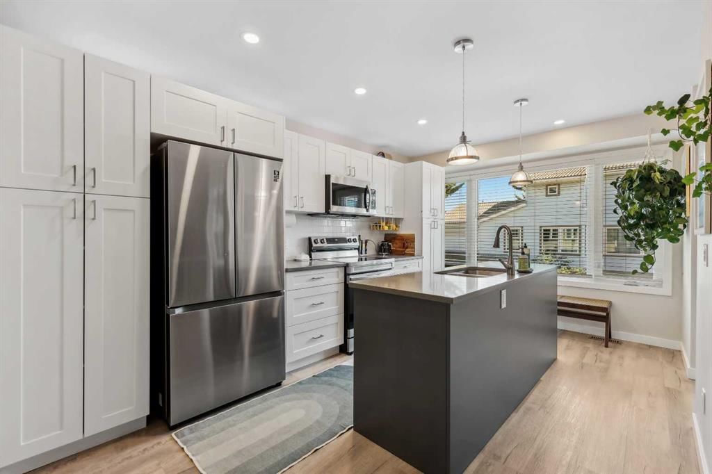 109 Coachway Lane SW, Calgary — photo 4 of 47