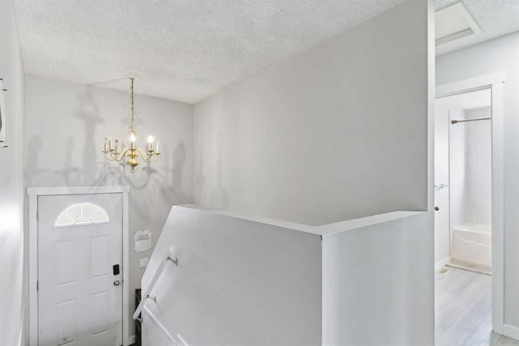 3811 14 Avenue NE, Calgary — photo 3 of 44